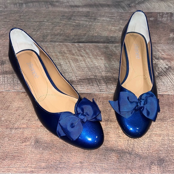 J. Renee Cameo Patent Bow Detail Block Heel Pumps - Picture 1 of 14
